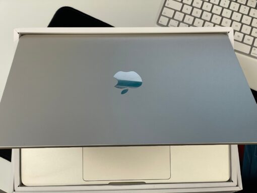 Apple MacBook Air 2022 M2 8-Core 8GB 256GB SSD – Gold – Mint Condition, Only 8 Cycles - Image 5