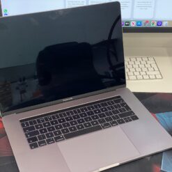 Apple MacBook Pro 15.6" Core i7 16GB 512GB SSD Touch Bar 2016 – Grade A