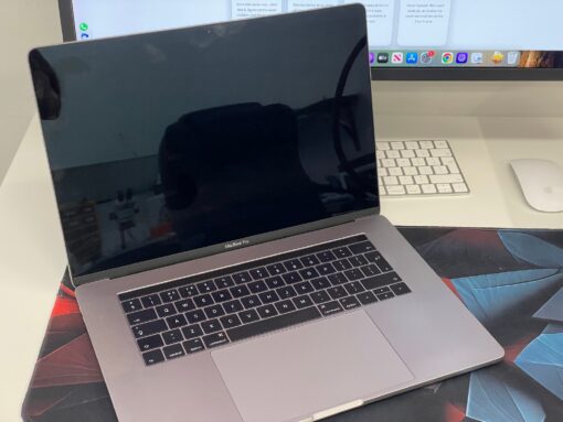 Apple MacBook Pro 15.6" Core i7 16GB 512GB SSD Touch Bar 2016 – Grade A